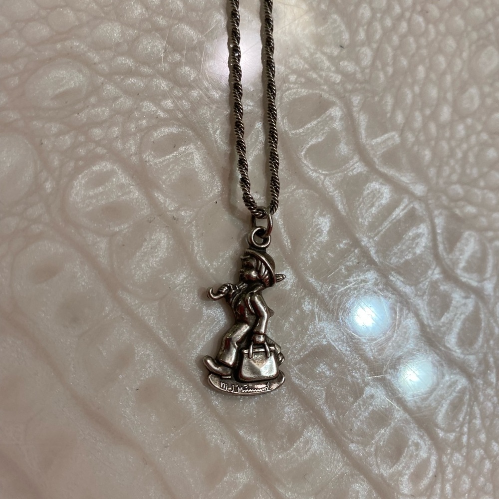 Silver hummel goebel chain